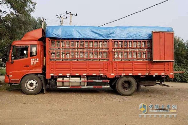 杨青义师傅的东风天锦载货车