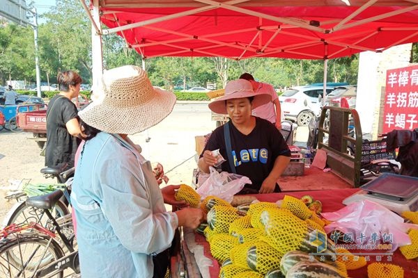 福田祥菱杨姐可是水果行当资深销售精英，这位买主选择以现金支付