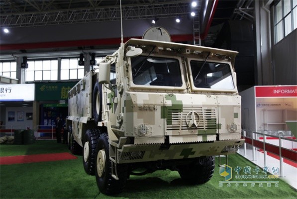 北奔铠甲8×8防护型运输车