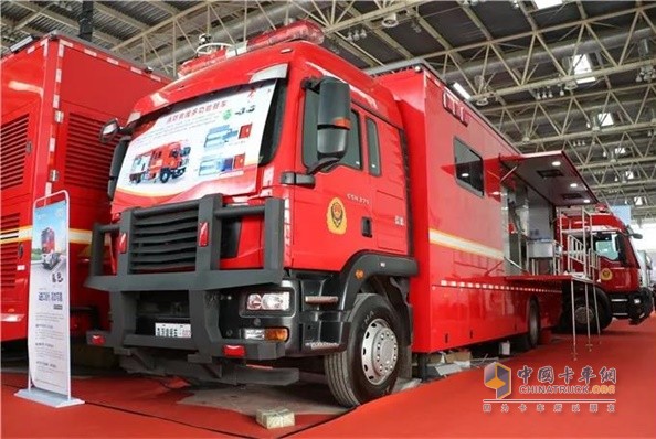 森源重工展示了消防救援多功能餐车、消防救援多功能淋浴车等产品