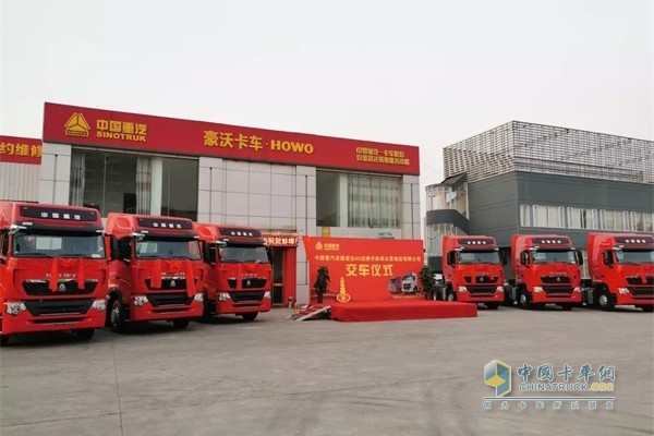 中国重汽豪沃T7H540马力牵引车