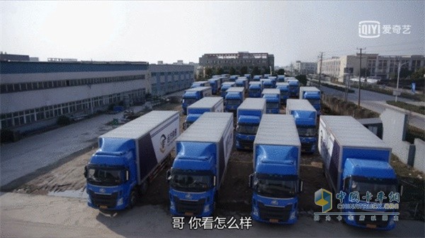 姚远和高畅来远方看车，上百辆乘龙接受姚总“审阅”——乘龙