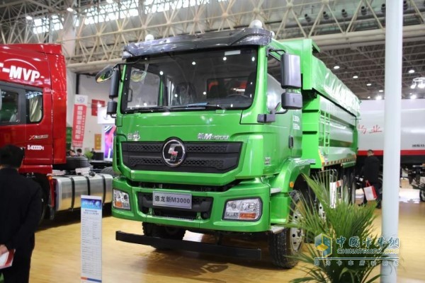 德龙新M3000 8×4标准版城建渣土车