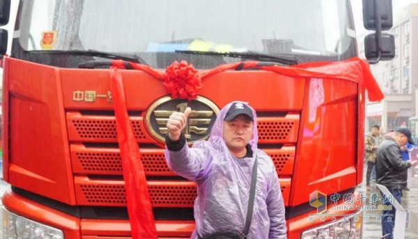 上半年巡演现场卡友为解放汽车点赞