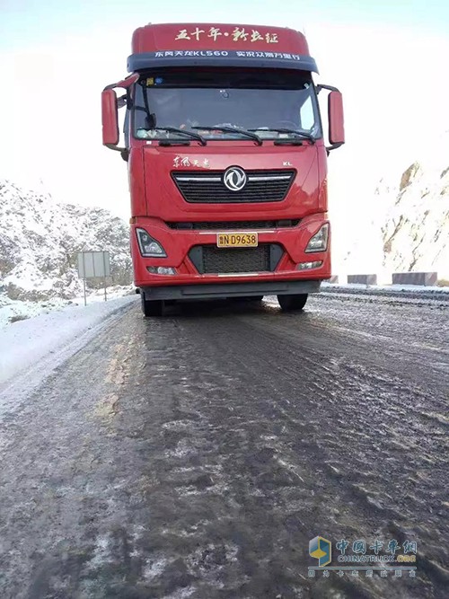 突降暴雪，路遇大堵车