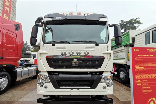 豪沃TX7 6×4牵引车