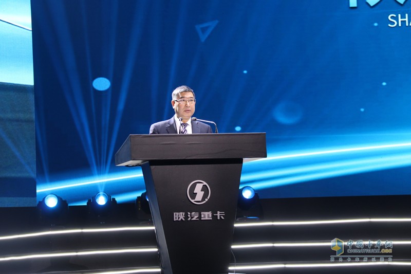 陕汽控股集团党委书记、董事长袁宏明提出陕汽重卡2020年要努力向18万辆的目标前行