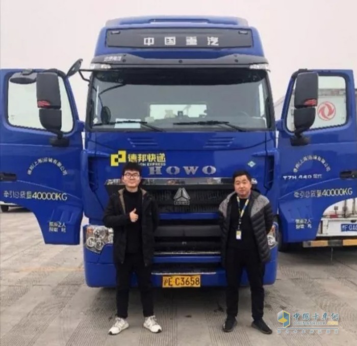 中国重汽 HOWO T7H 牵引车 燃气车