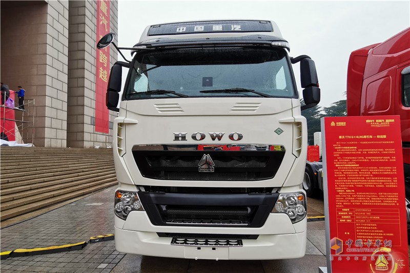 中国重汽 HOWO-T7H LNG牵引车 发现信赖