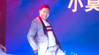 小莫哥：布鞋一蹬，谁与争锋，裤子一提，天下无敌
