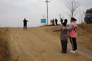 为了爱自行隔离露宿野地，咱乘龙车主好样的！