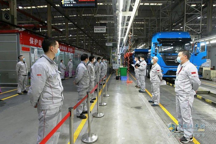 工厂在保证防疫车辆生产外，正逐步恢复日常产能