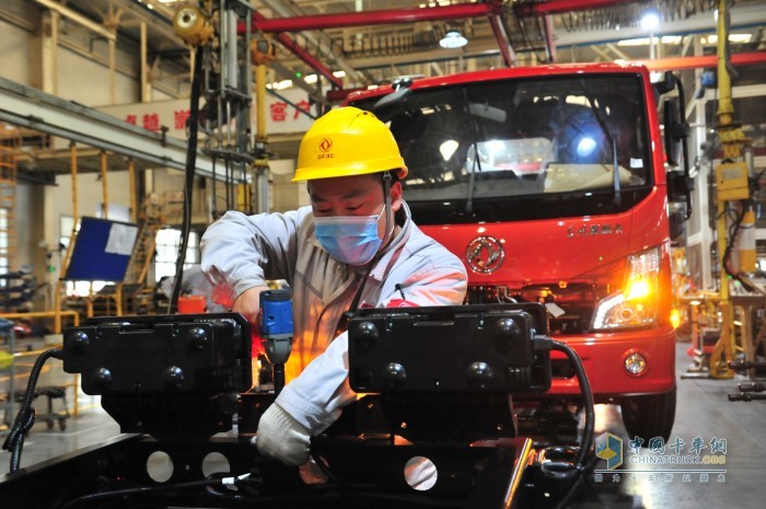 东风汽车股份轻型商用车分公司单日生产达到轻卡531辆