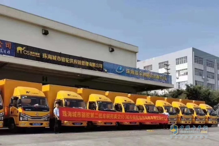 10台东风多利卡D6蓝牌轻卡顺利交付至珠海城市骆驼供应链管理有限公司