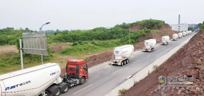 重庆地区批量高强度轻量化碳钢粉罐车交付