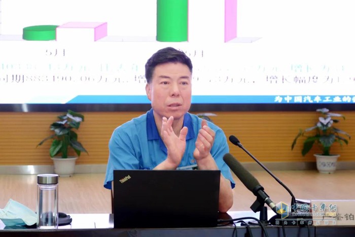 法士特严鉴铂董事长全面深入分析了国内外市场形势