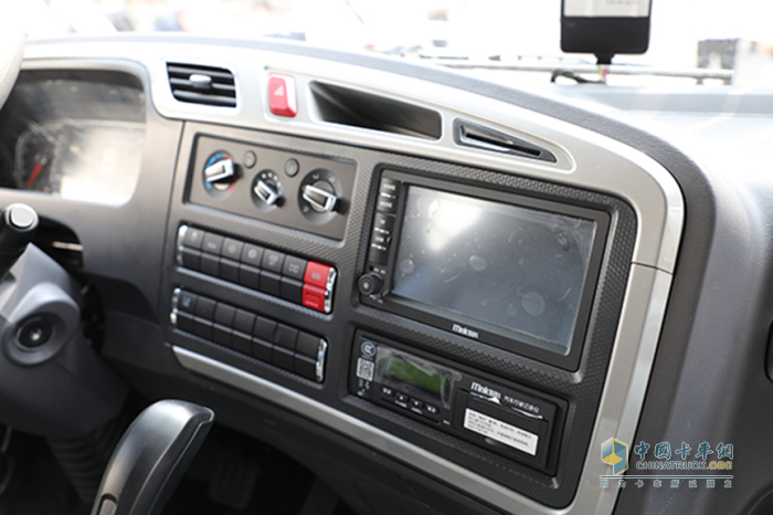 欧航R-PRO搭载AEBS防碰撞预警系统、巡航系统、车道偏移系统之类的主动安全系统