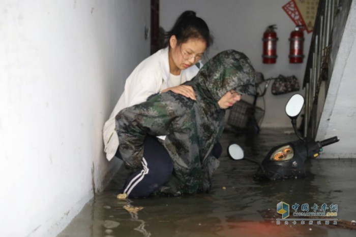 江淮轻卡鄂州永辉服务站救援现场