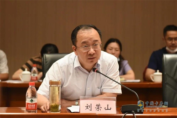 十堰市委常委、常务副市长刘荣山