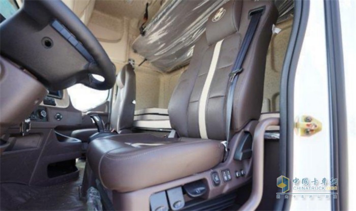 体验乘龙H7 3.0驾驶室如家般的舒适性