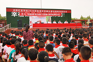 用爱心传递温暖和力量  上汽红岩助力“红岩小学”开学季  