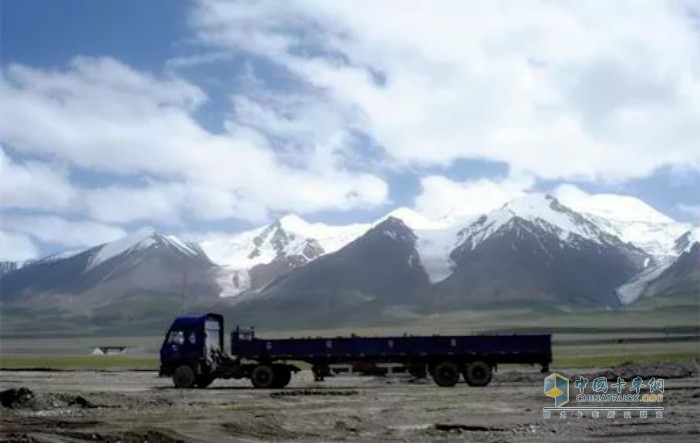卡车司机们是通西藏与外界的关键节点