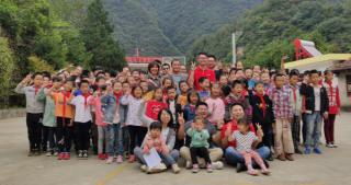 沃尔沃卡车“图书馆计划”架起贫困山区学生与大山之外沟通的桥梁