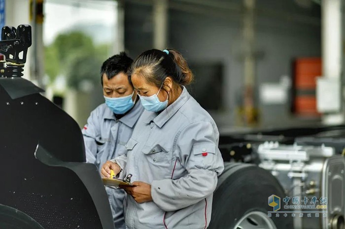 东风商用车工人