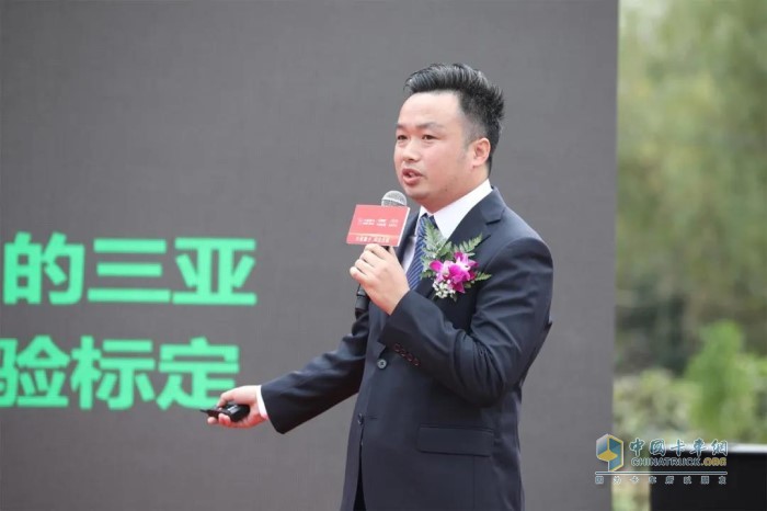 华东大区经理詹志雄对大运重卡产品和服务进行了详细的讲解