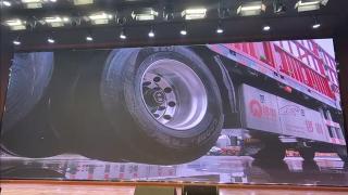 不停车三轴变二轴 锣响新国标挂车空气悬架能耐大