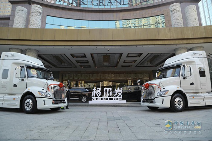 2021江淮格尔发重卡商务大会会场外