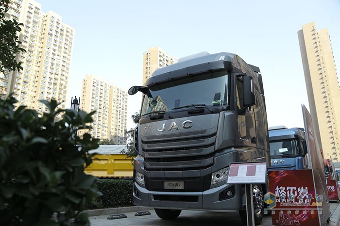格尔发K7牵引车