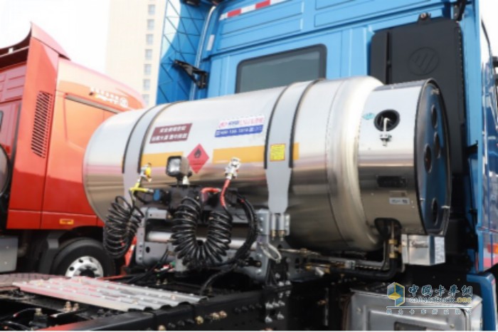 欧曼LNG整车自重低至8.5吨