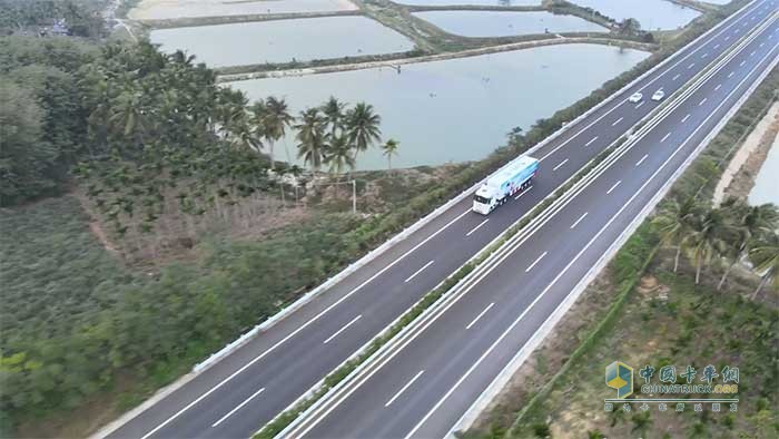 解放J7 L3级超级卡车完成高速公路首秀