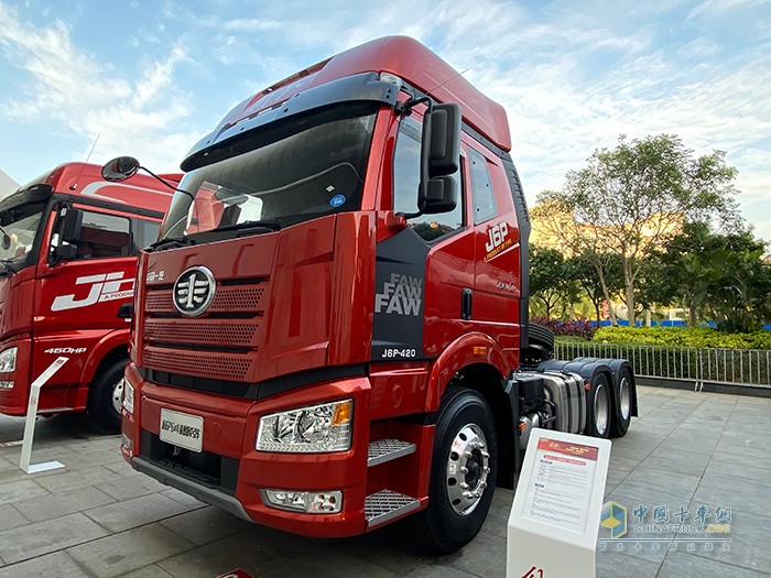 新J6P 6×4 智惠版2.0危化品运输车