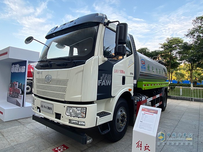 J6L 4×2 国六经济型洒水车