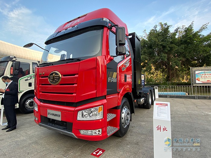 大家好我是J6P 6×4 纯电动换电牵引车