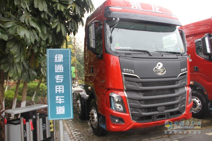 乘龙H7 460马力载货车