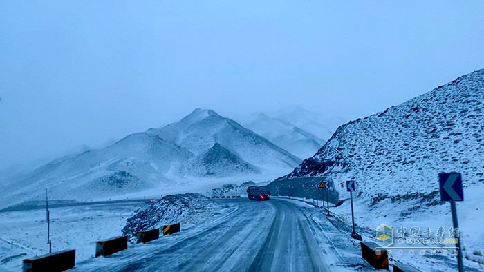 当金山42公里长下坡冰雪路