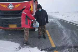 冰雪奇援，乘龙冬日暖心救援行动，7x24小时待命
