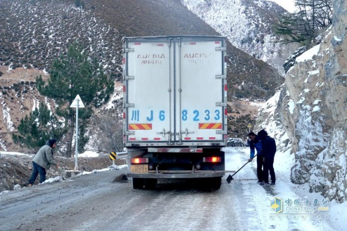 锣响 挂车 牵引车