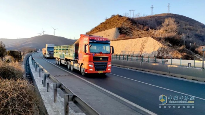 锣响 挂车 牵引车