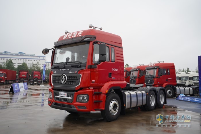 陕汽德龙M3000S 6×4牵引车