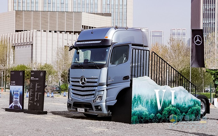 梅赛德斯-奔驰 第五代Actros 2651 LS 6x4国六公路牵引车