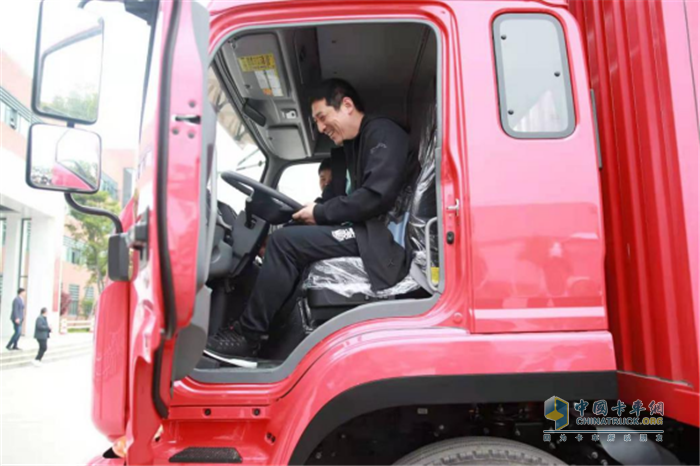 江淮汽车  德沃斯中卡