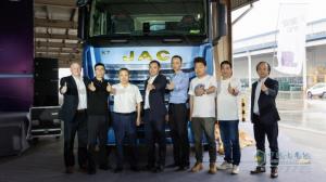 全球首发！江淮跨越15升530+马力自动挡天然气牵引车重磅上市