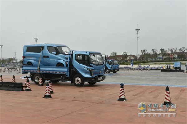 飞碟汽车  轻卡载货车