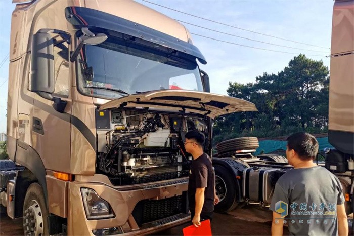 东风商用车  天龙牵引车