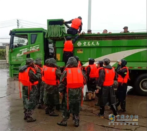 宏昌天马   渣土车