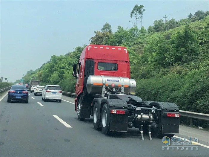 上汽红岩  牵引车